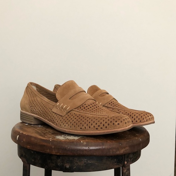 Bass Shoes - Bass Ellie Camel Size 8M Suede perforated Loafers